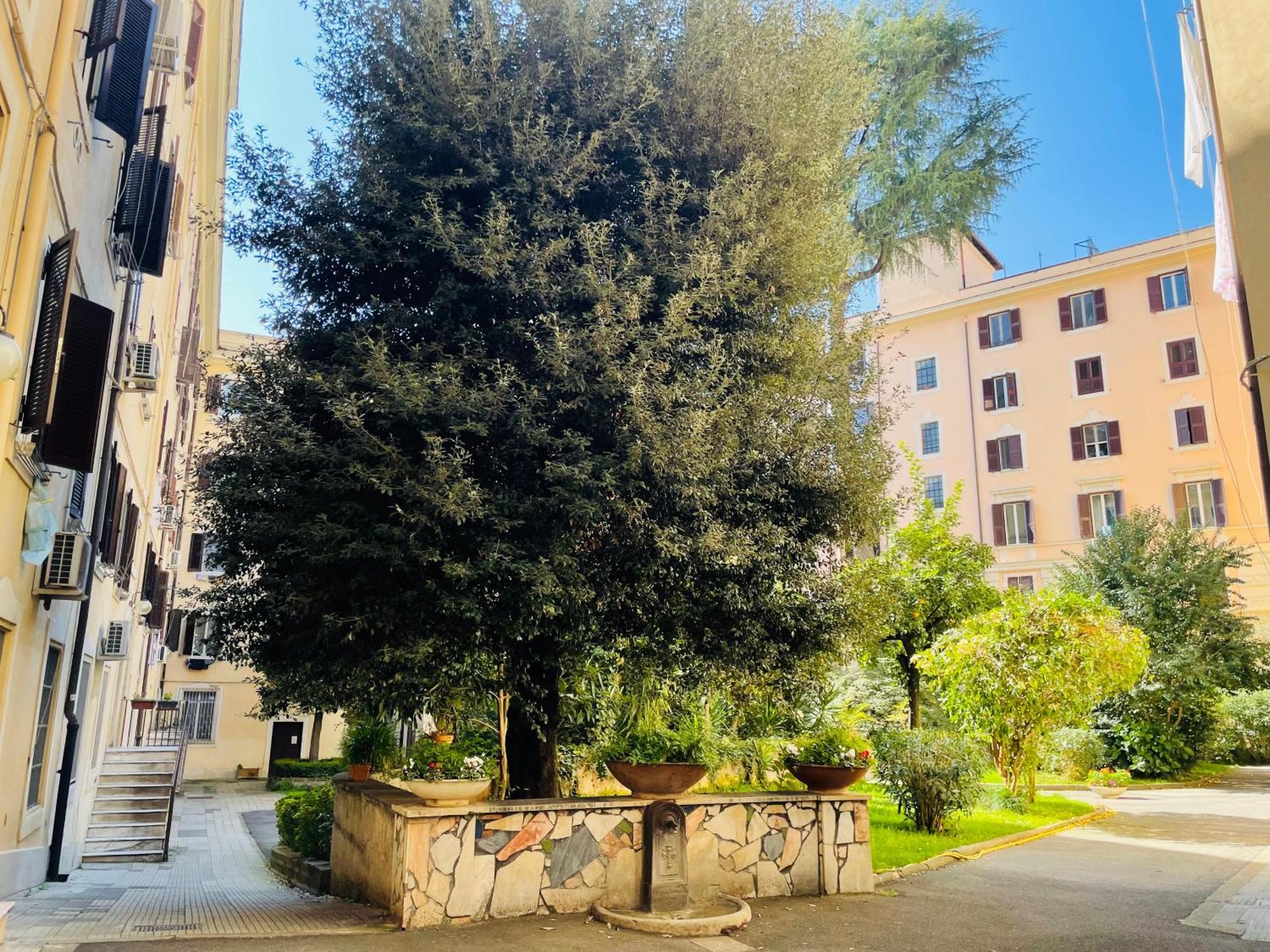 Il Cortile Del 900 * Rom